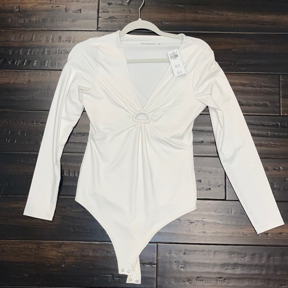 NWT Long-Sleeve Seamless Fabric Keyhole Bodysuit